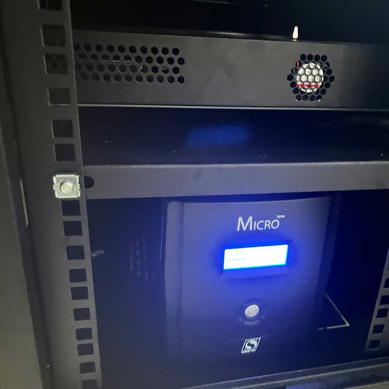 ตู้ Rack ระบบ Network องค์กร พร้อมระบบสำรองไฟ